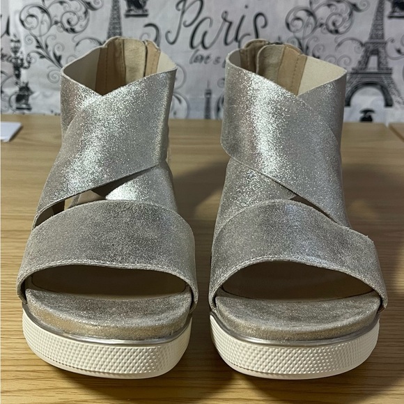 🆕🩴🪩 NWT NIB Eileen Fisher Sport Sandal, Platinum Glitter suede Womens 8.5 M - Picture 2 of 10